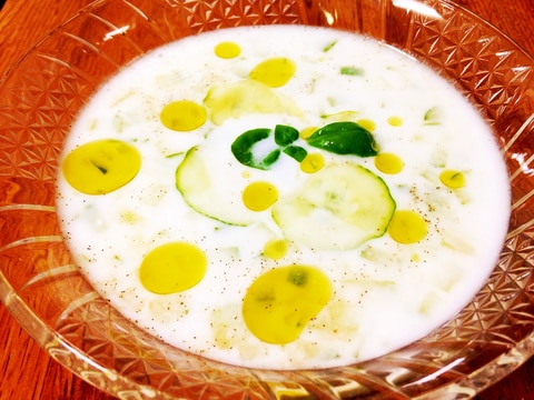 簡単!美肌効果★トルコの冷製スープ「ジャジュック」